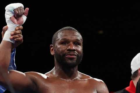 Floyd Mayweather explains ticket disaster and claims ‘I don’t point fingers’ after UK debut in..