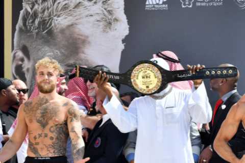 Is there a rematch clause for Jake Paul vs Tommy Fury, and how many rounds is fight?