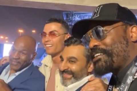 Boxing fans compare Derek Chisora to ‘Salt Bae at the World Cup’ after photobombing Mike Tyson and..