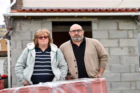 I paid almost £30k to builder but I’ve been left without a roof and front door 10 months later –..