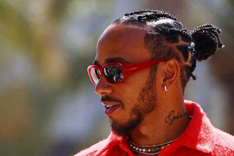 Lewis Hamilton excites F1 fans with bold statement about new season as he poses for model photo..