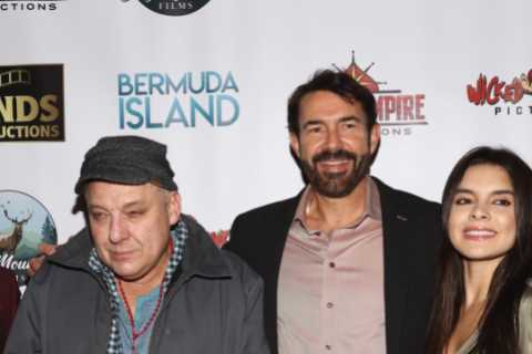 Tom Sizemore seen in final picture with co-stars just weeks before tragic death