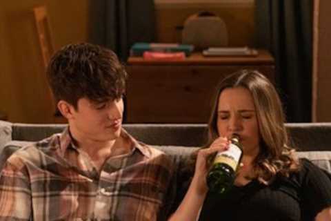 Coronation Street fans convinced rapist Aaron will be murdered in shock twist