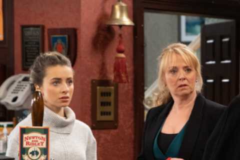 Daisy Midgeley fights back against stalker Justin in Coronation Street