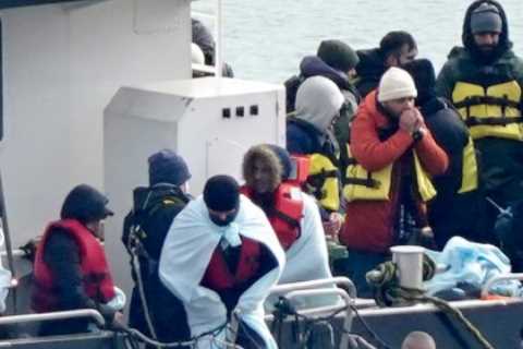 Small boat migrants arriving from TODAY will be detained &amp; deported within 28 days in crackdown,..