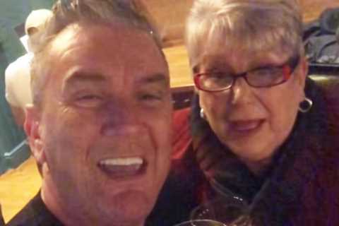 Gogglebox legends Jenny and Lee enjoy boozy night out in the pub to mark huge show milestone