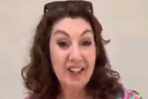 Jane McDonald leaves fans distracted with eye-popping dress as she plugs new show in ‘flipping hot’ ..