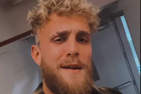 Watch Jake Paul run from Floyd Mayweather after claiming boxing legend’s entourage tried to jump..