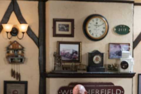 Roy Cropper turns killer as neighbour is left devastated by shock death in Coronation Street