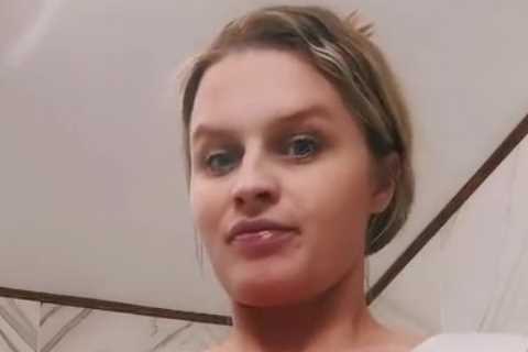 I’m the queen of hiding my pregnancy, I just suck in my bump and – people are always shocked when I ..