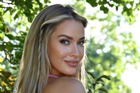 Paige Spiranac shows off her curves in figure-hugging dress as stunned fans hail her as..
