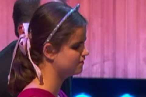 The Piano viewers left in floods of tears as blind 13 year old receives standing ovation for..