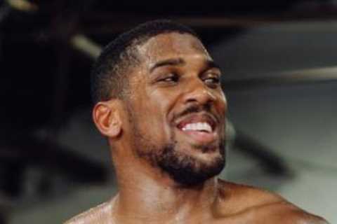 Anthony Joshua no longer being treated ‘like God’ after training in an ‘extremely humble’ gym in..