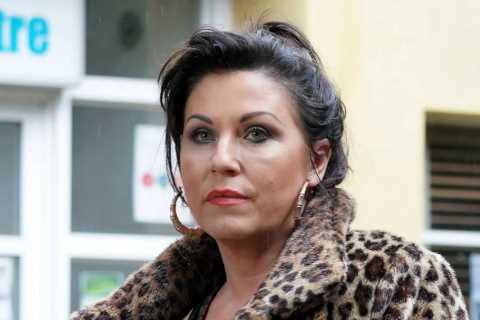 EastEnders’ Jessie Wallace, 51, looks a world away from Kat Slater with ‘cute’ short hair and..