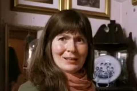 Antiques Road Trip gasps ‘is this a joke?!’ as tea set auction takes shocking turn