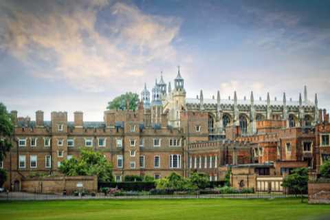 Masked gunman on rampage near Prince William and Harry’s Eton College pointing weapon at cars as..