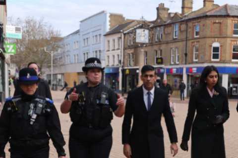 Home Sec Suella Braverman calls for top Labour MPs to apologise after they campaigned to keep..