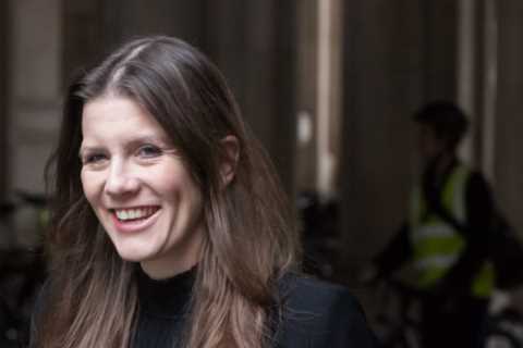 Brits must learn to trust latest computers and not fear AI, says Tech Secretary