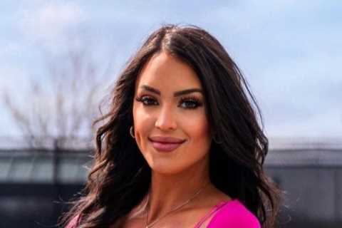 World’s sexiest tennis influencer Rachel Stuhlmann sends fans wild with busty pic in hot pink bra..