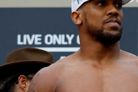 Anthony Joshua weighs in at career heaviest for Jermaine Franklin fight as fans say ‘this isn’t..