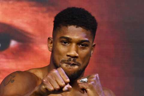 Anthony Joshua and Jermaine Franklin’s lifestyles compared, with Brit worth £120m and roofer rival..
