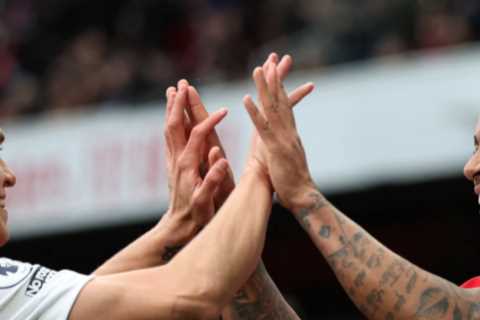 Man Utd legend Wayne Rooney makes controversial Premier League title prediction.. and has his say..