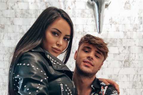 Marnie Simpson shocks with very x-rated demand to men on OnlyFans post just one day after getting..