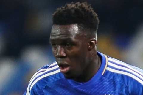Ex-Leeds boss Simon Grayson hails Italy star Wilfried Gnonto as club bid to stay in the Premier..