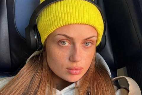 Maisie Smith ditches heavy make-up and thick lashes as she travels to Paris after romantic holiday..