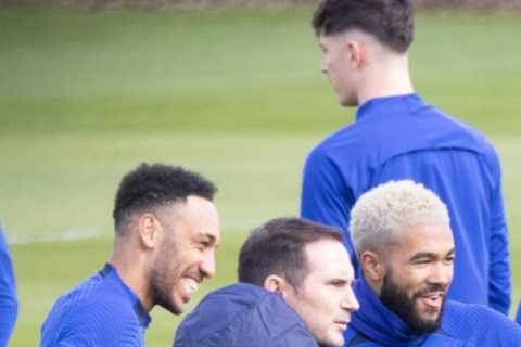 Lampard shares a joke with Aubameyang as he takes Chelsea training for first time &amp; fans hope..
