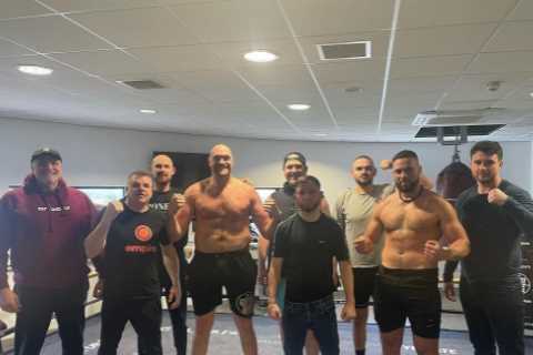 Fans all believe Tyson Fury has revealed next fight as he shares training pic from Good Friday..