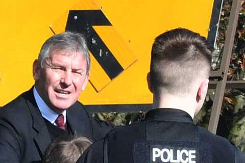 Man Utd legend in car crash before Everton win with police called to scene