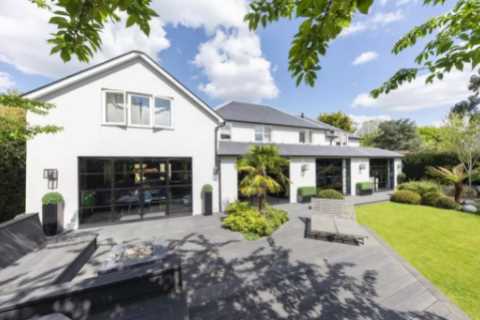 Inside Amanda Holden’s incredible five bedroom house she’s struggling to sell for £5million after a ..