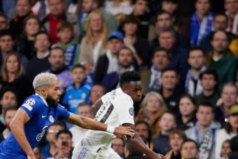 Carlo Ancelotti’s genius tactics brutally expose Chelsea star as Real Madrid ‘eat him up’ for both..