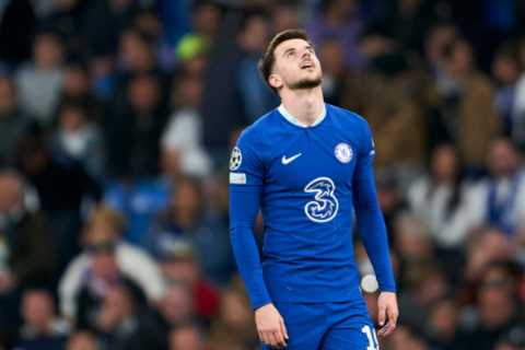 Fans say Chelsea’s Mason Mount should have been sent off for ‘cynical’ tackle on Carvajal after..