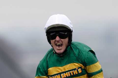 Legendary jockeys AP McCoy and Barry Geraghty tell you exactly how to ride the famous Grand..