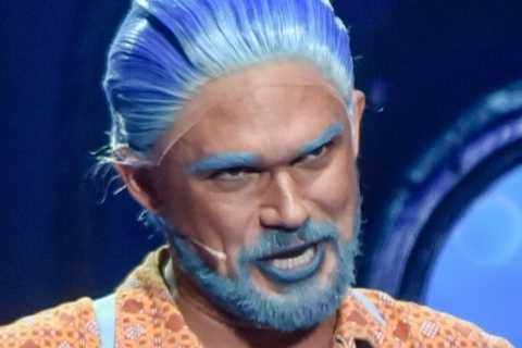 Pop Idol legend looks unrecognisable with blue hair and a beard as he takes on new stage role