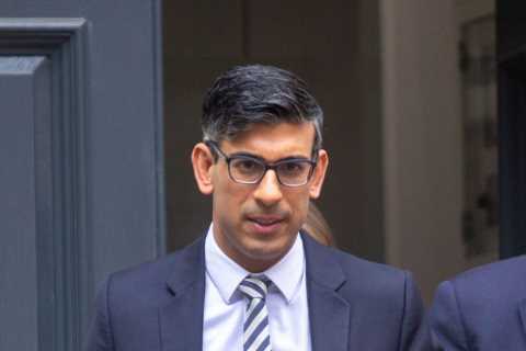 Rishi Sunak declares ‘100%’ of women do not have a penis – but Keir Starmer says 99.9%