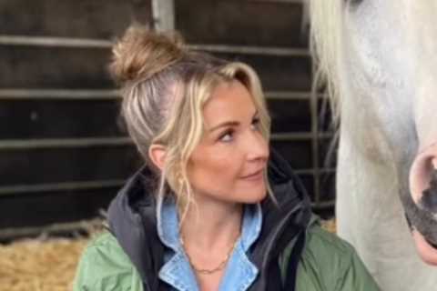 Springtime on the Farm’s Helen Skelton strips down to bikini for dip in hot tub behind scenes of..