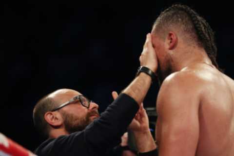 Watch moment doctor holds up fingers to assess if Joe Joyce can see through horror swollen eye..