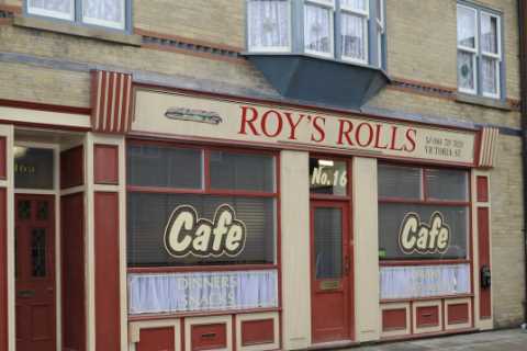 Corrie fans gobsmacked as they spot the price of a curry in Roys’ Rolls