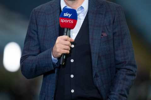 Jamie Carragher slams ’embarrassing’ Leeds defending and highlights KEY weakness after 6-1..