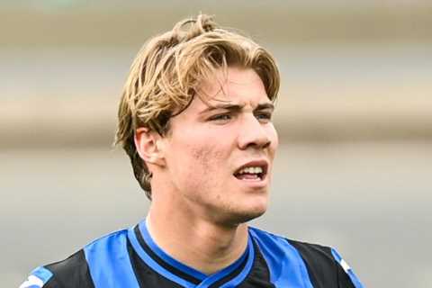 Man Utd ‘place Atalanta star Rasmus Hojlund on striker transfer shortlist’ but face battle with..
