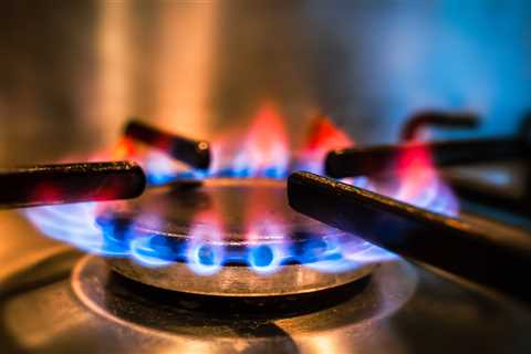 I’m an energy expert – the underused tip that could save you £30 when cooking
