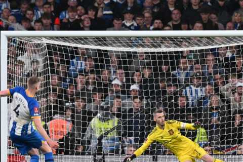 Man Utd fans in disbelief at penalty win after spotting De Gea ‘reading his notes’ and still not..
