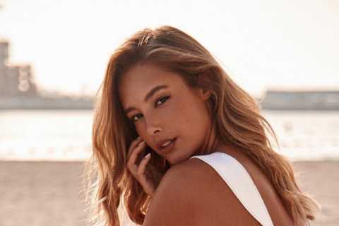 Ex-Southampton star Graziano Pelle’s stunning wife nicknamed ‘Barbie on the beach’ as she stuns in..