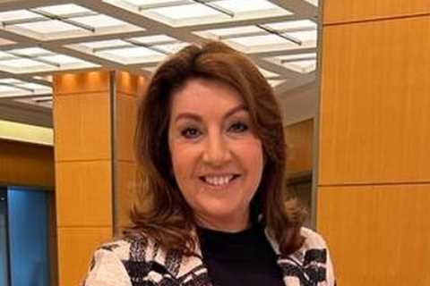 Jane McDonald leaves fans swooning with ‘gorgeous’ behind-the-scenes pics of glam outfits for new..