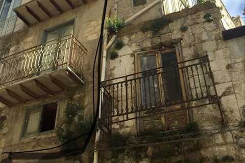 I bought THREE houses for just £2.60 in Italy… they’ll be totally unrecognisable once I’m done with ..
