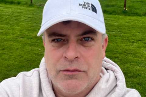 Coronation Street’s Steve McDonald actor Simon Gregson hits out at soap fans after ‘secret hair..