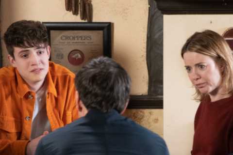 Rapist Aaron gets shocking news in Coronation Street